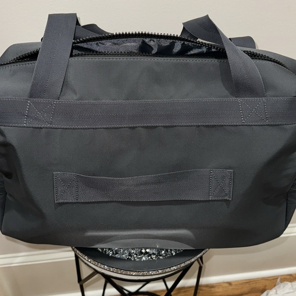 NEW🎅🏾. JOAN&DAVID The KENNEDY / The Kennedy is 20” Duffle Bag/light weight. - Picture 8 of 14